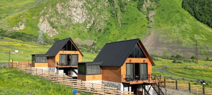 Traveler's Cottages in Kazbegi Hotels in Stepantsminda