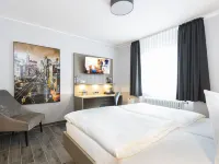 Hotel-Restaurant Fück Hotels near فليتار