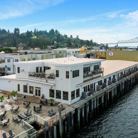 Bowline Hotel