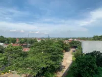 Homey and Comfortable 1Br at Cinere Resort Apartment Hôtels à : Cinere