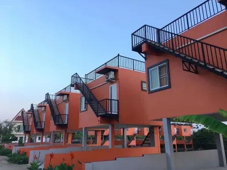 Rung ChiangRai Resort Отели рядом с достопримечательностью «Wat Pa Ban Lao»