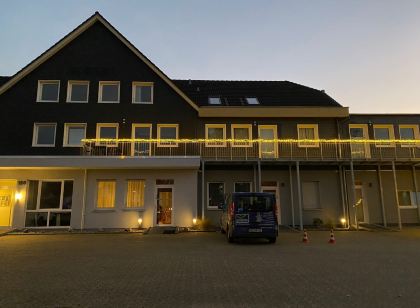 BESOTEL Mettmann- 20 Wohnungen 2 Standorte 35 Schlafzimmer 29 Badezimmer 52 Betten für 73 Gäste