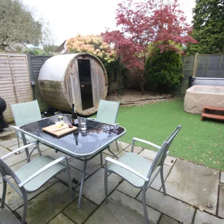 Bournemouth Hot Tub & Sauna Holiday Let