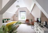 Coed Mawr Hall Bed & Breakfast Hotels in Llanddoged and Maenan