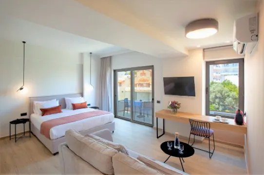 The City Hotel & Suites