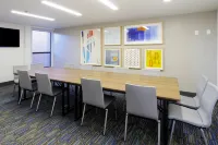 Holiday Inn Express & Suites Phoenix-Tempe