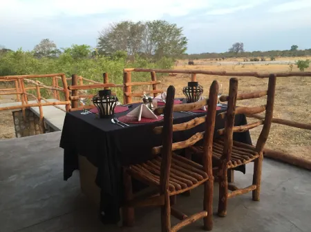 Gwango Elephant Lodge Отели в г. Хуэндж