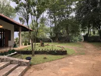 Captain's Bungalow, Kandy Hotels in Ґампола