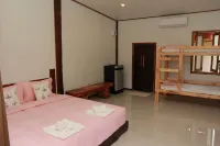 Banmaihom Amphawa Hotels in Amphawa