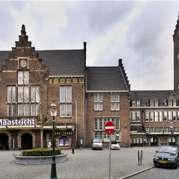 Kaboom Hotel Maastricht Отели рядом с достопримечательностью «Коммелквартир»