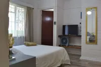 Oppi Plaas Hotels near Seronera Crocodile Farm Tours