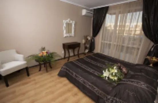 羅森奈特紅酒店 酒店