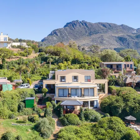 Constantia Vista Guest House Отели рядом с достопримечательностью «Винодельня Groot Constantia»