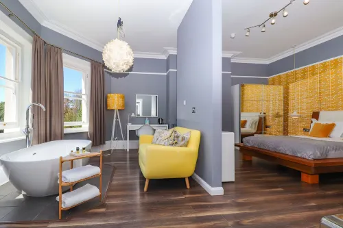 Ravilious Hotels in Восток Дин энд Фристон
