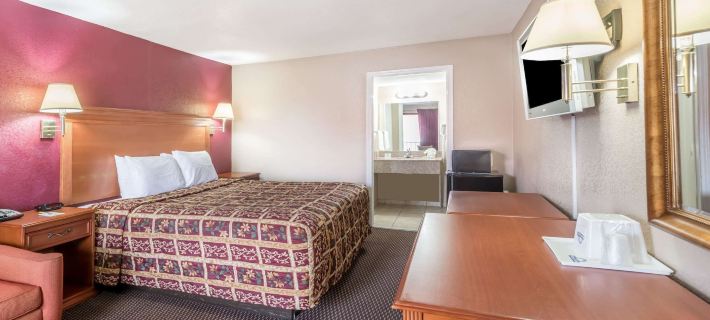 Days Inn by Wyndham San Antonio Splashtown/ATT Center Hotel di County Bexar