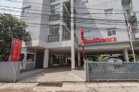 RedDoorz Plus @ Dago Pojok 3 Hotel a Coblong