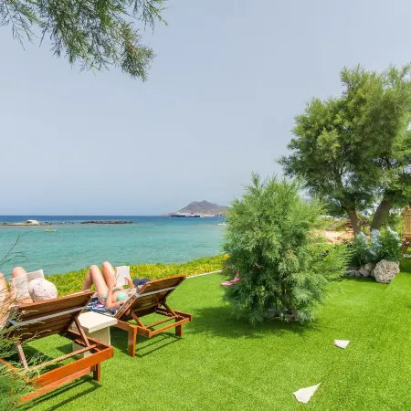 Niki Savvas Studio & Suites