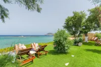 Niki Savvas Studio & Suites