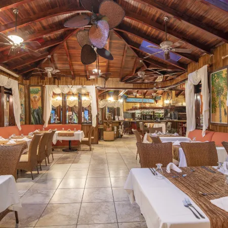 Hotel Villas Lirio