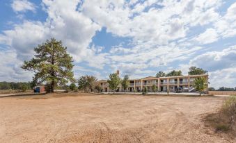 Super 8 by Wyndham Brookhaven