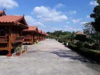 Bank Resort Hotels in Sankhaburi
