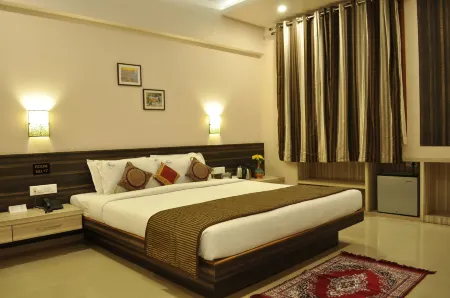 Hotel K Square Отели в г. Колхапур