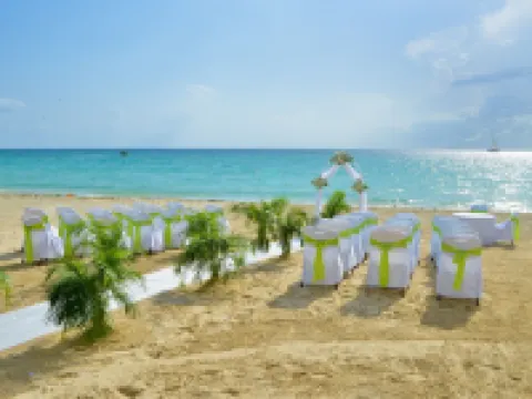 Coco la Palm โรงแรมในเนกริล