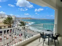 Bugibba Square Seafront Apartments by Holi Hôtels à : Buġibba