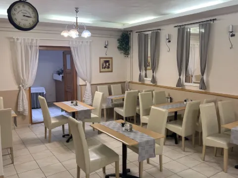 Hotel Rose City Отели рядом с достопримечательностью «Церковь Святого Матьяша»