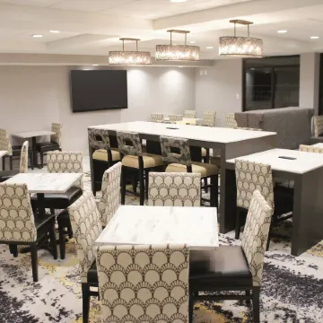 La Quinta Inn & Suites by Wyndham Raleigh Downtown North