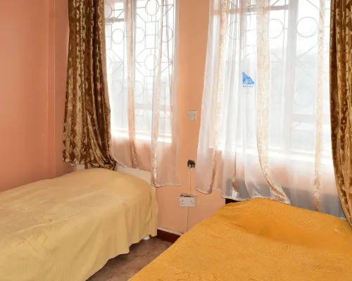 Maru B Courts Hotel Hotele w: Nyeri