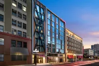 Moxy San Diego Downtown/Gaslamp Quarter Hotels in San Diego