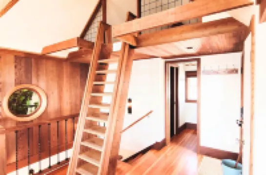 Romantic Waterfront/Fire Pit/Hot Tub/Mins. to Beaches & Restaurants/Pet Friendly