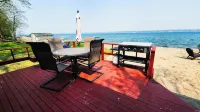 Cozy cabin on Little McDonald with amazing walk out beach! - Chalets