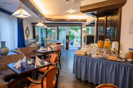 Hotel Astoria am Urachplatz Отели рядом с достопримечательностью «Унтерер Шлоссгартен»