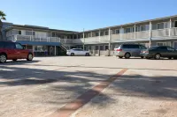 The Shores Inn - Motels