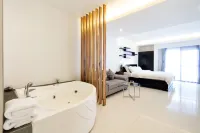 Winds Boutique Hotel - Hot Tub