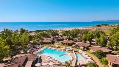 Tiliguerta Glamping&Camping Village Hotel dekat Torre Dei Dieci Cavalli