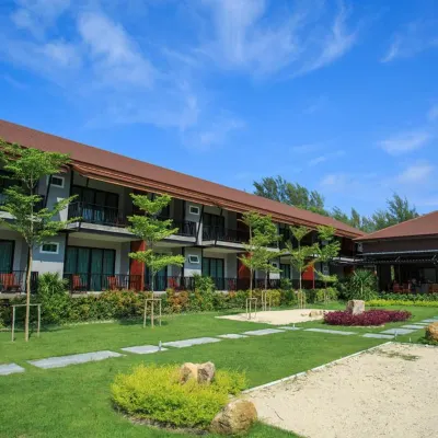 The Breeze Lipe Resort Hoteles cerca de Restaurante Rak Lay