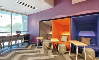Tru by Hilton Middletown