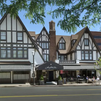 Seven Gables Inn, St. Louis West, a Tribute Portfolio Hotel Отели рядом с достопримечательностью «Лесопарк»