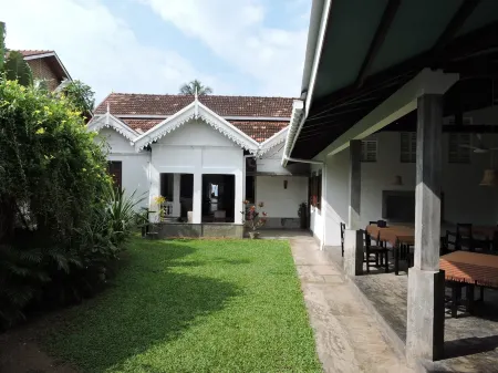 Curry Bowl Restaurant & Turtles Rest