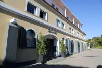Inatel Caparica Hotels near Sanctuary of Christ the King