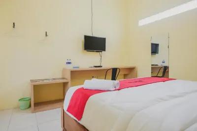 RedDoorz near RS Imanuel Hotel di Sukabumi Indah