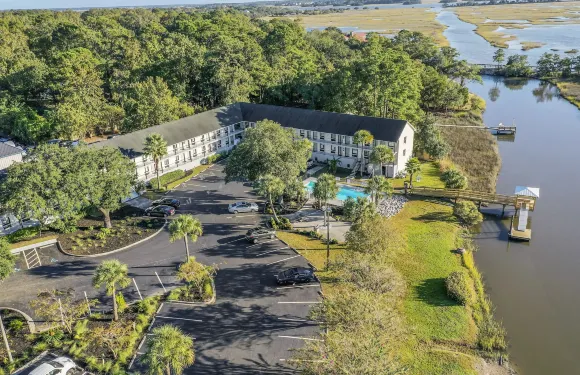 查爾斯頓溪邊旅館