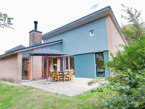 Restyled Holiday Home with Fireplace Near Beach