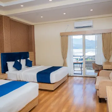 Majestic Lake Front Hotel & Suites