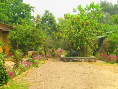 Chitwan Gaida Lodge - Animal Lovers & Birdwatchers Paradise فنادق في 