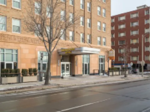 โรงแรมแอมบาสซาเดอร์ มิลวอกี - เทรดมาร์คคอลเลกชัน บาย วินด์แฮม โรงแรมในมิลวอกี