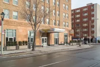 アンバサダー  ホテル  ミルウォーキー トレードマーク コレクション バイ ウィンダム UWM English as a Second Language Program周辺のホテル